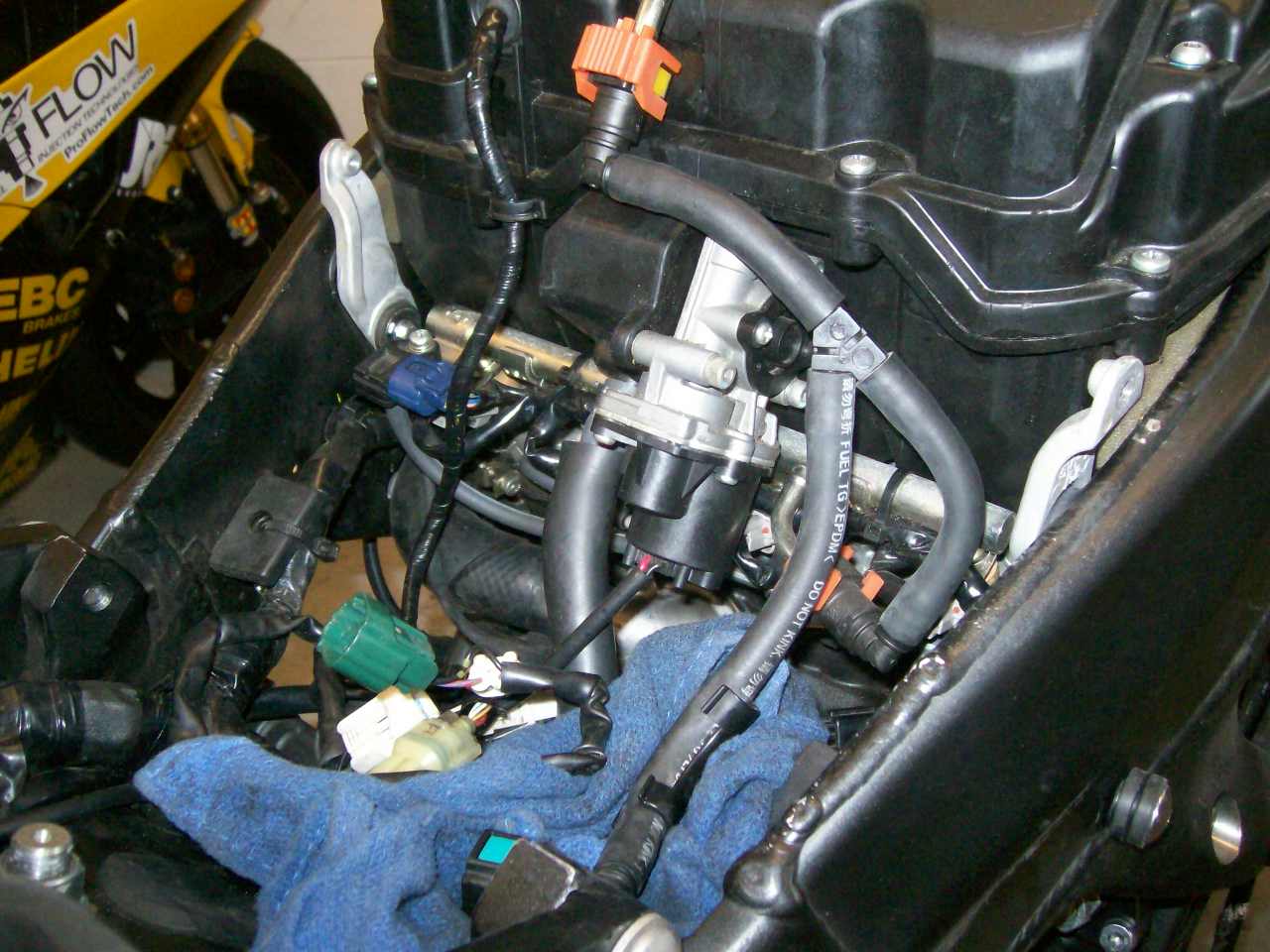 removing yamaha r6 fuel injectors, removing fuel injectors ... yamaha r1 wiring diagram 2003 